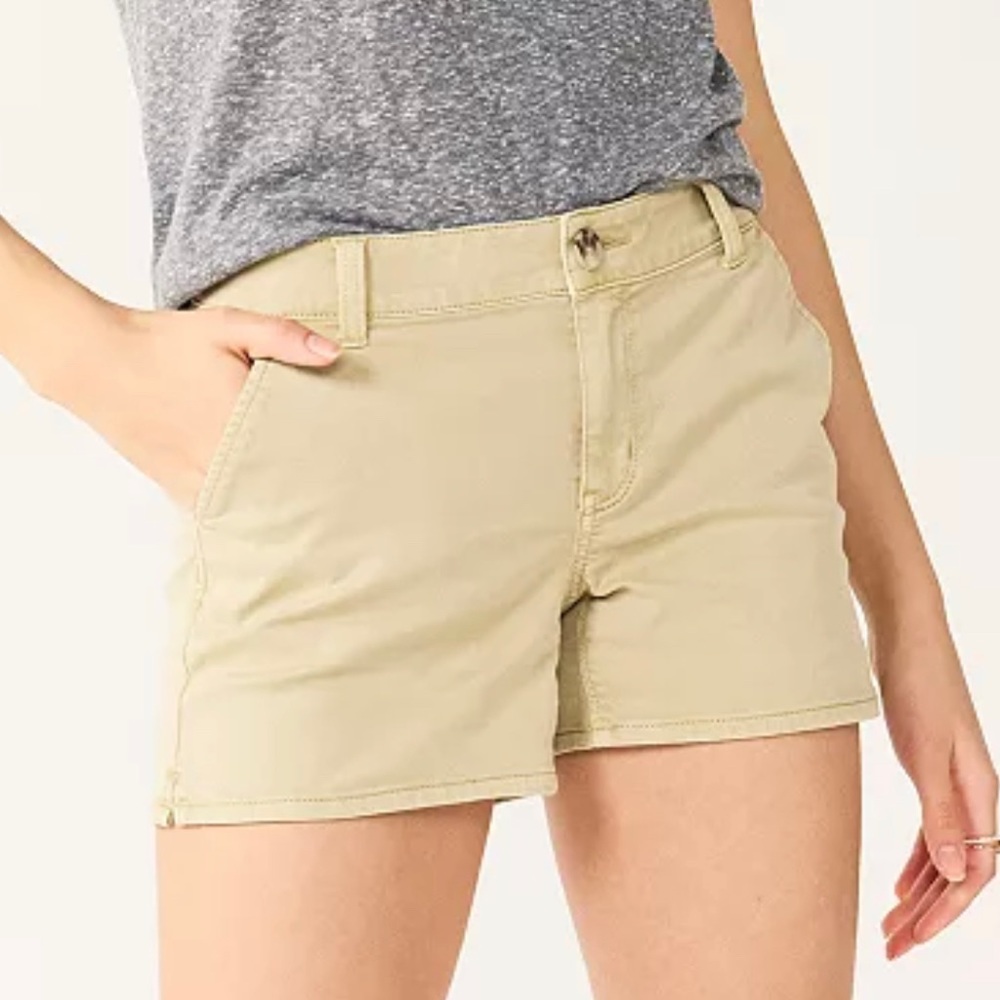 NWT SO Chino Midi Shorts. Size 17